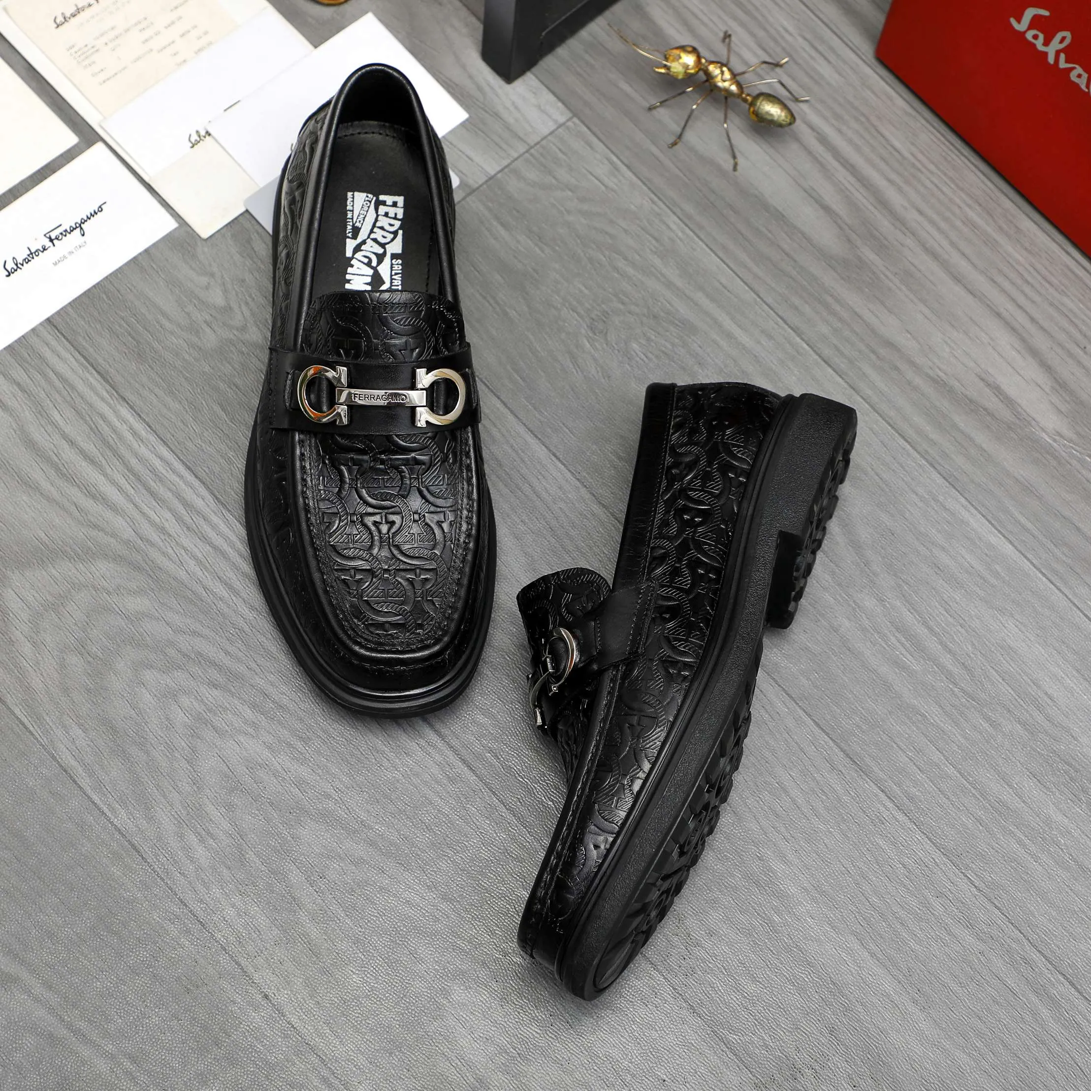 Men's shoes 💰p460 Product trademark: Ferragamo " Ferragamo ] Business slip-on leather shoes Regular size: 38-45 Product material: Selected embossed cowhide upper, cowhide lining, rubber outsole